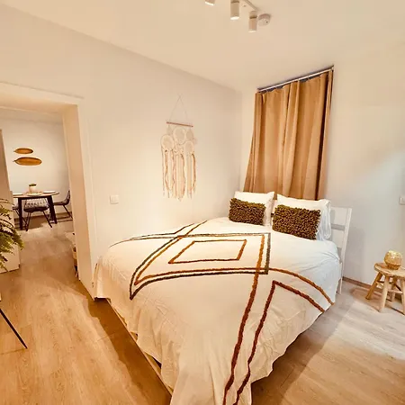 Casa Lume - Queen Bed & Bohemian Spirit Apartment Liege